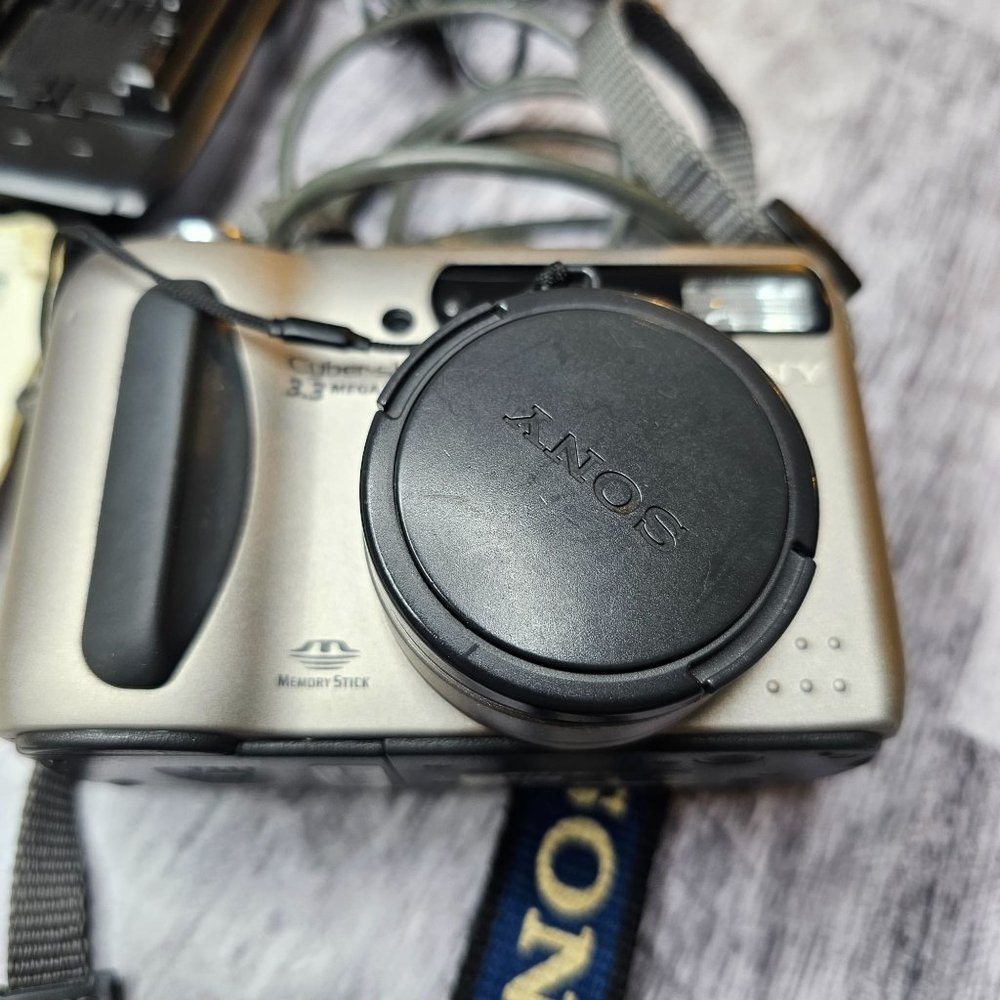 Sony Cybershot 3.3 Megapixel Digital Camera with 8MB Sony Memory Stick - Picture 2 of 14